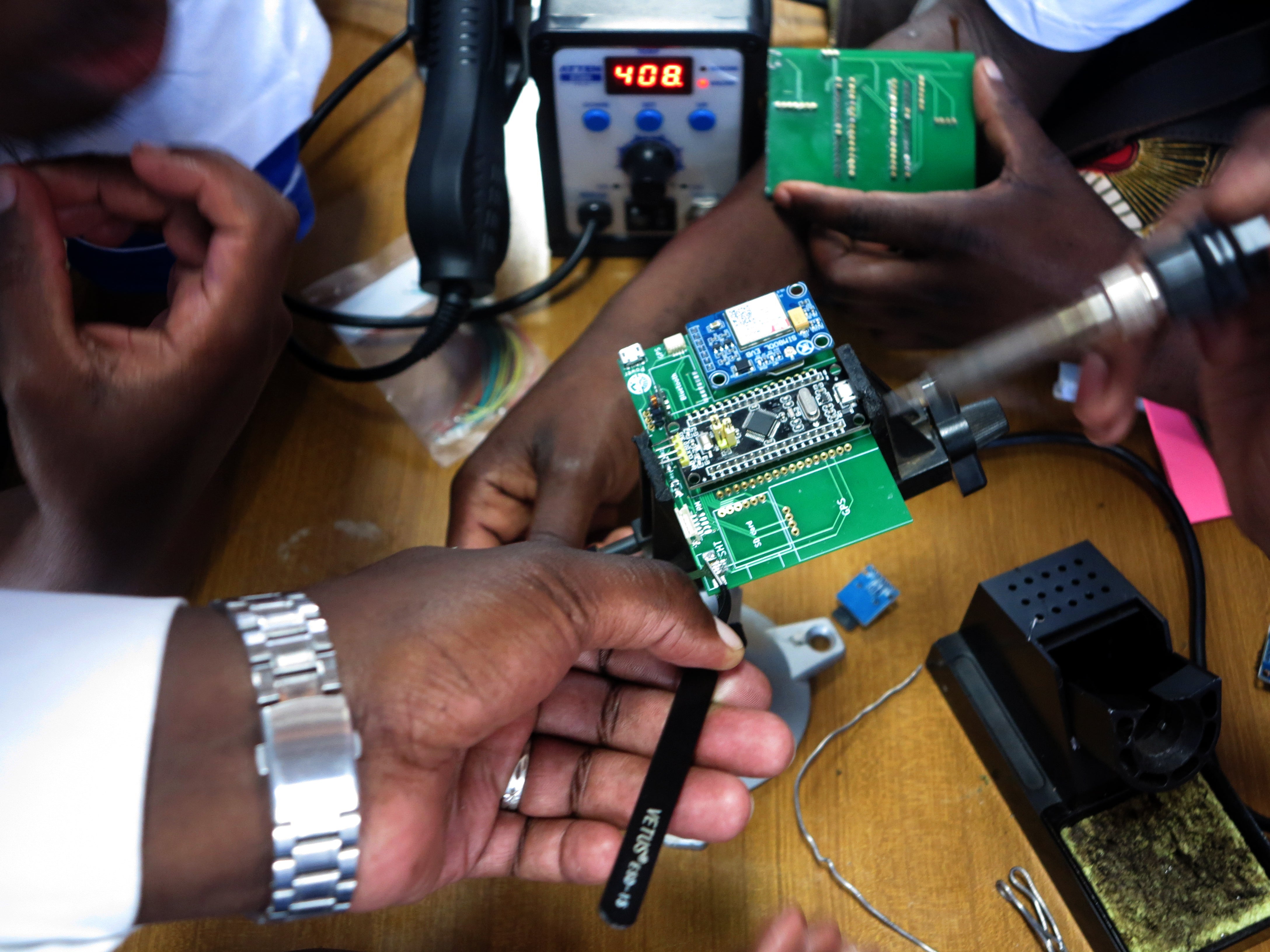 Working groups assembling the low cost air pollution device 