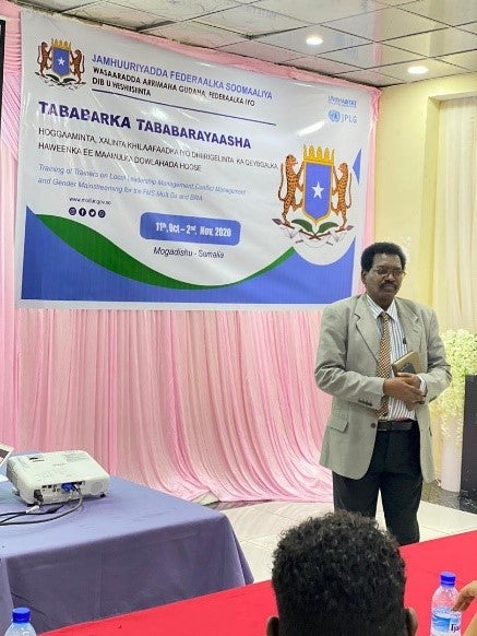 The Local Government Initiative (LGI) Director Mr. Omer Yousuf addresses the trainees during the integrated training offered by JPLG in Mogadishu.