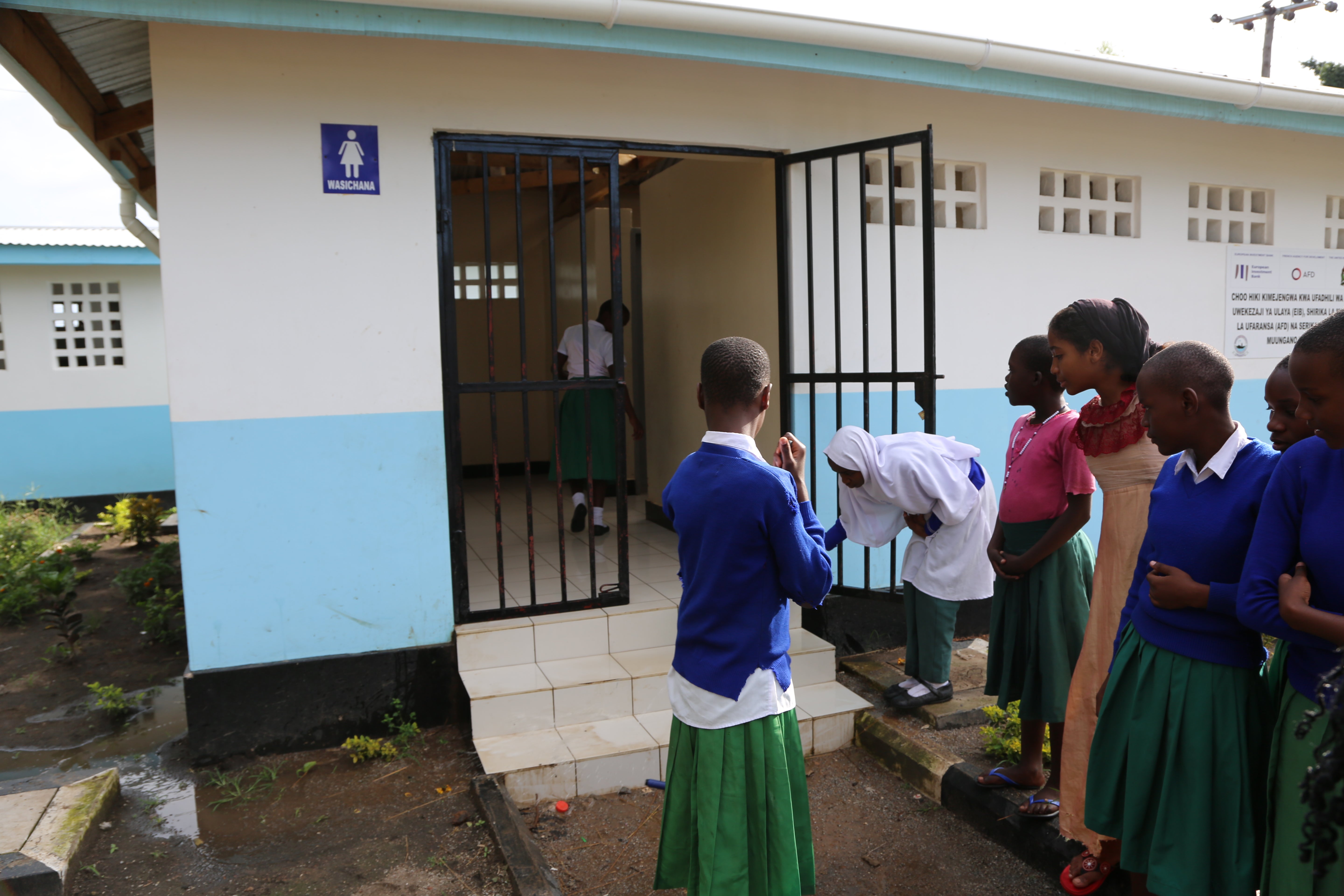 New girls toilet block.