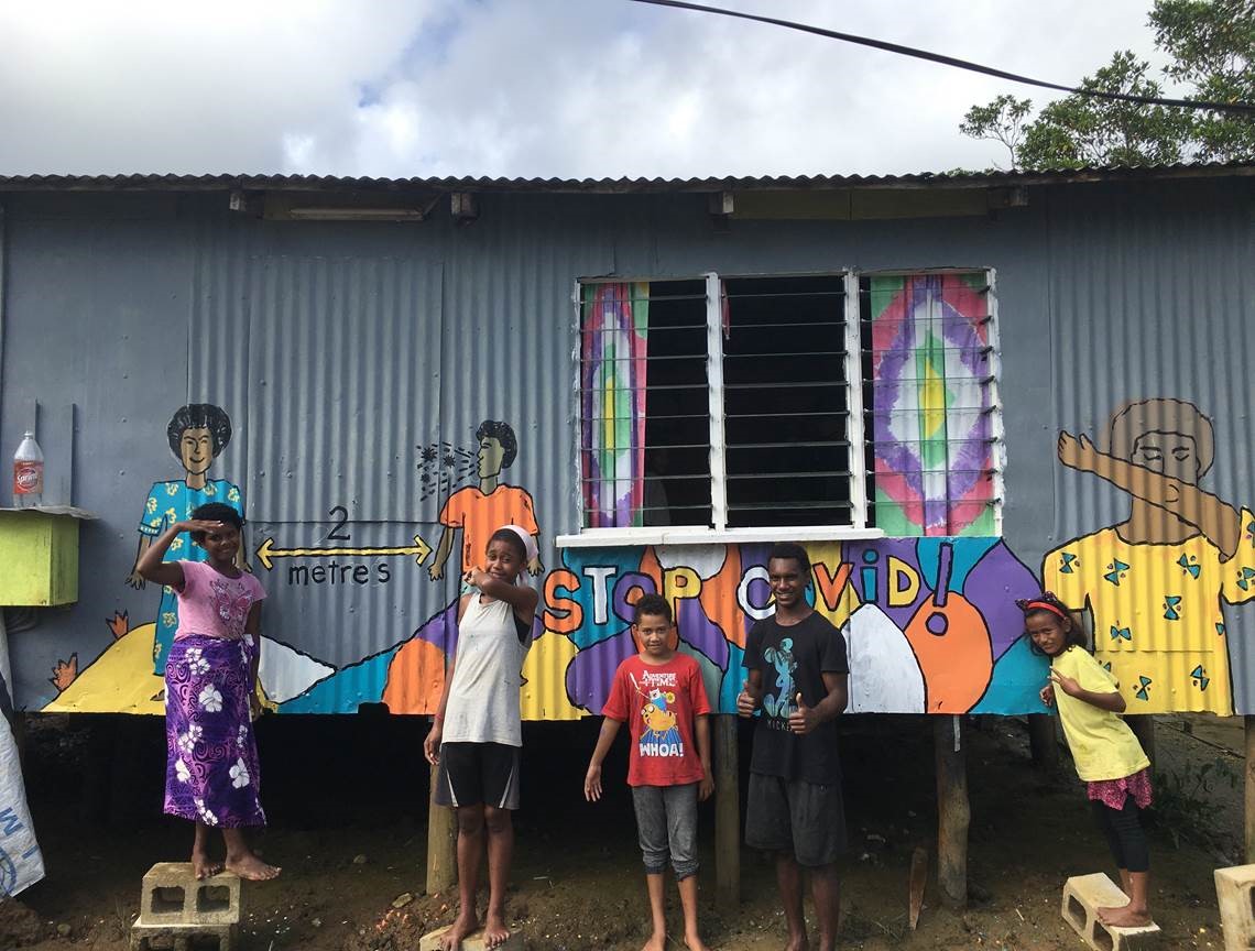 Youth in Vuniivi settlement in Lami Fiji, paint COVID-19 awareness murals ©Katherine Drakeford 