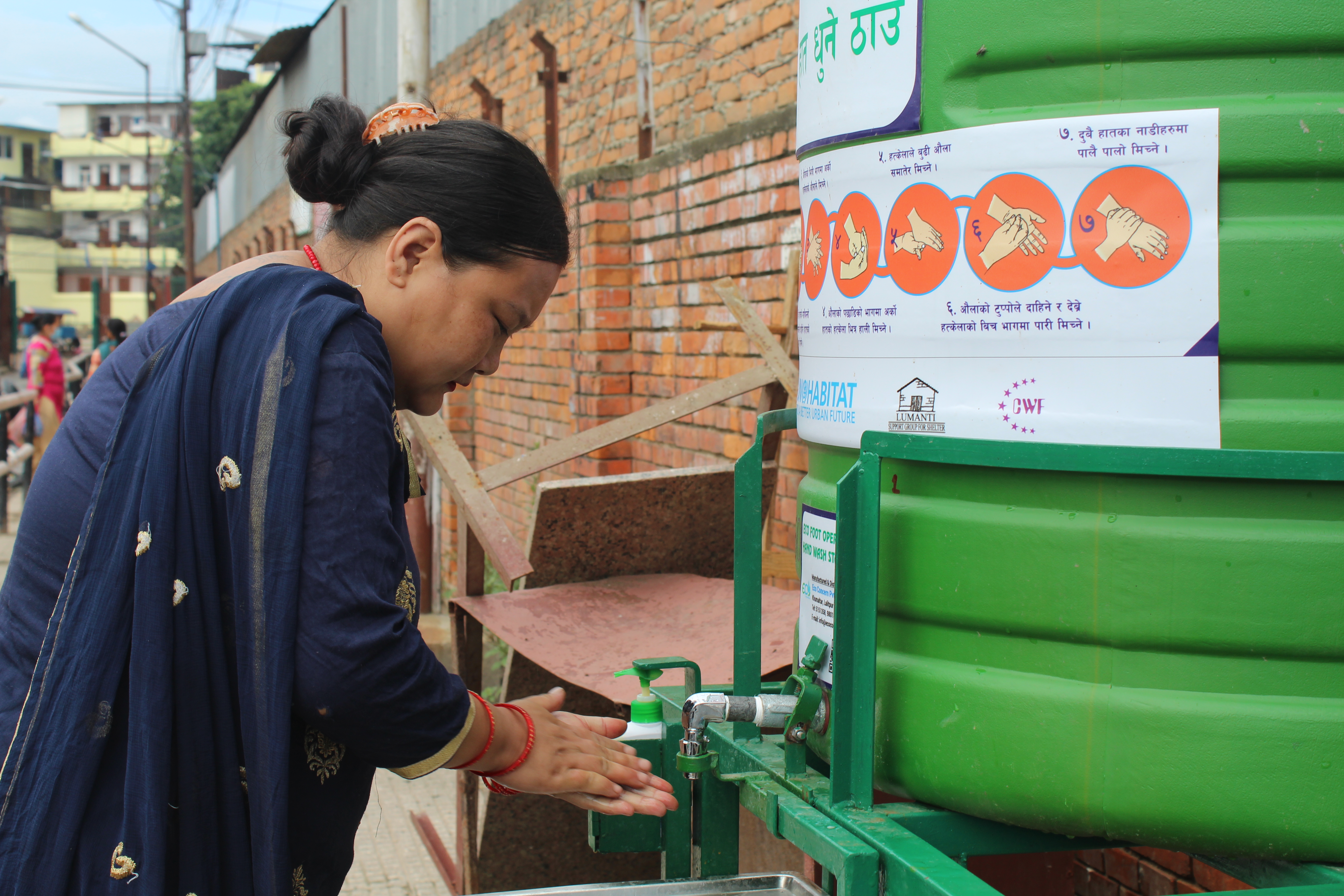 A newly installed touchless handwashing facility by UN-Habitat aims to prevent the spread of COVID-19 in Kalimati Vegetable Market in Kathmandu, Nepal