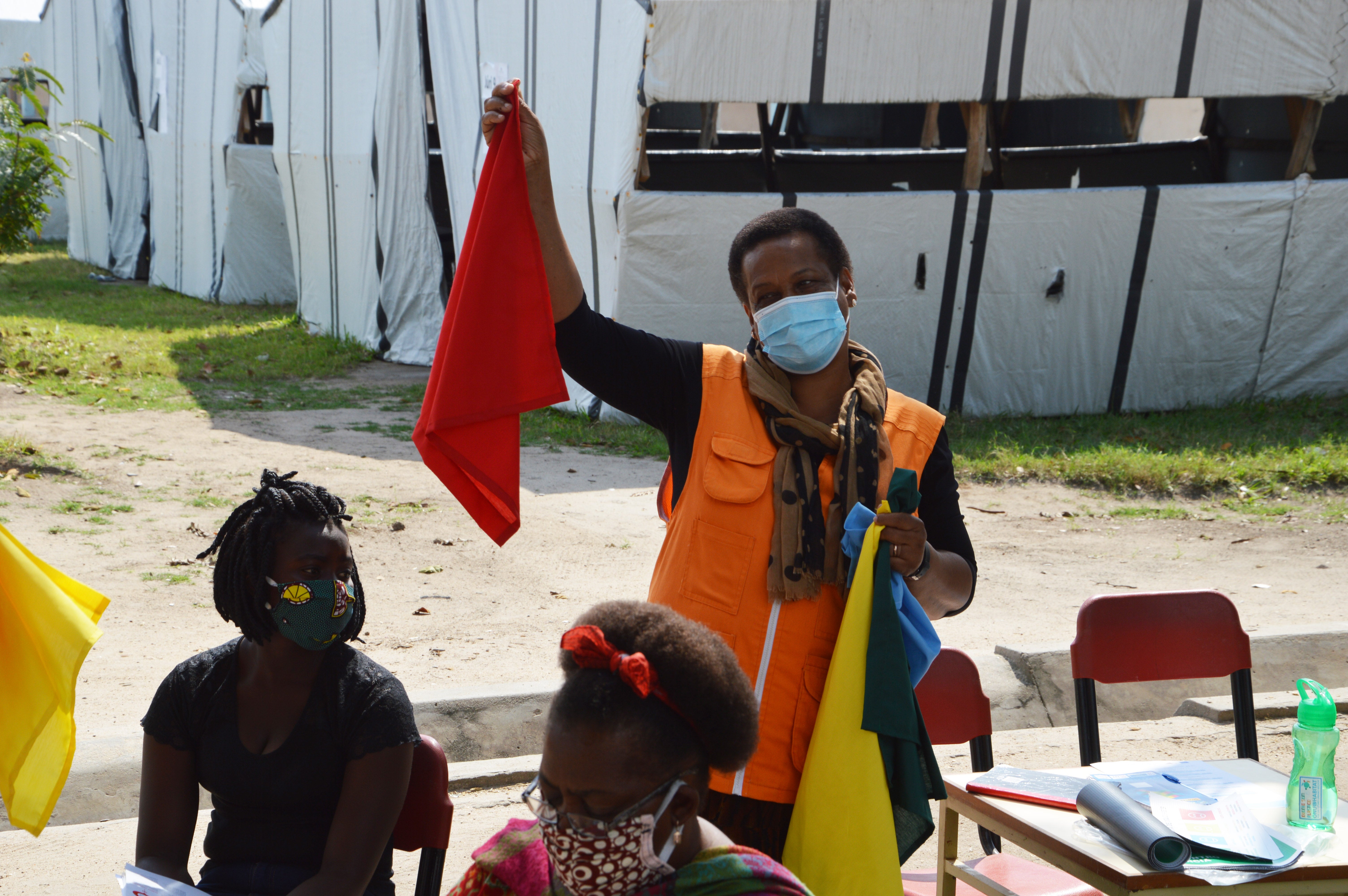 A partner from the National Disasters Management Institute (INGC) in Mozambique teaches a school committee about the cyclone alert system, Dondo, 6 August 2020 