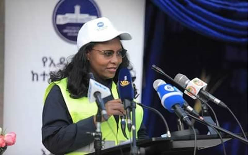 The deputy mayor of Addis Ababa, Adaneche Abebie, addressing the volunteers in Addis Ababa  who  took part in World Cleanup Day 2020, where she also presented UN-Habitat with an award for the agency’s work in keeping the capital clean. 