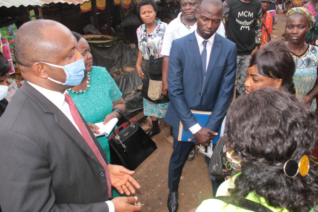 UN-Habitat and the Ministry of Habitat and Urban Development meeting traders at the Market of “Madagascar” in Yaoundé, 2020