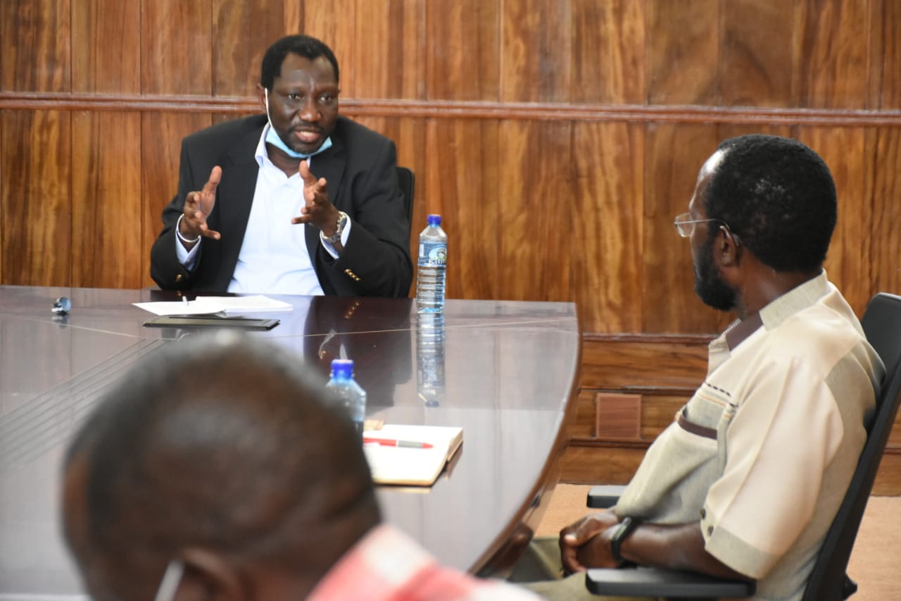 Oumar Sylla explaining UN-Habitat's support to the county to the Governor