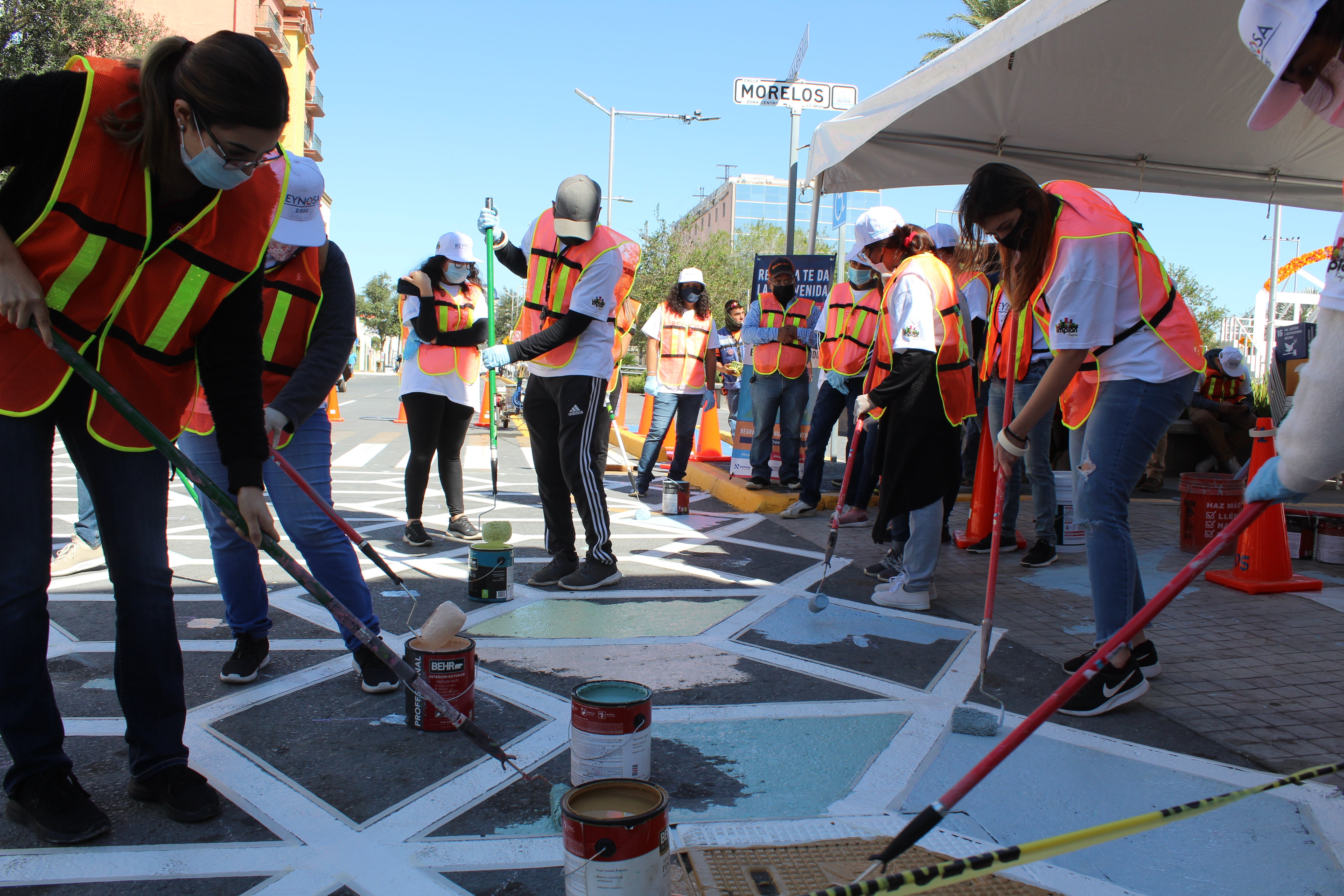 Young volunteers who participated in the tactical urban planning interventions in Reynosa.