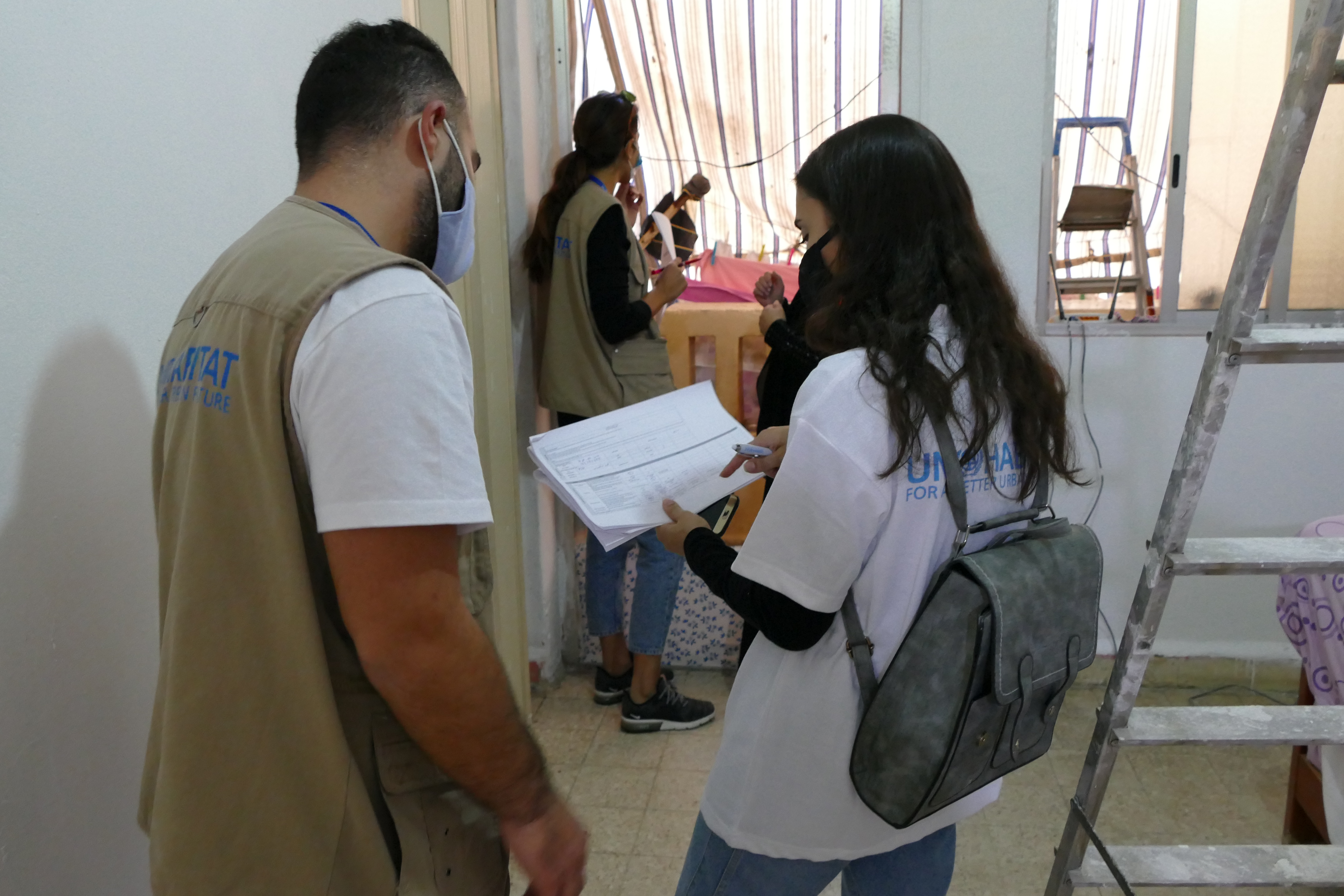 Volunteer from Lebanese University Task Force and UN-Habitat Lebanon staff conduct an eligibility assessment in one of the homes shortlisted to possibly benefit from the Kuwait-IICO funded project.