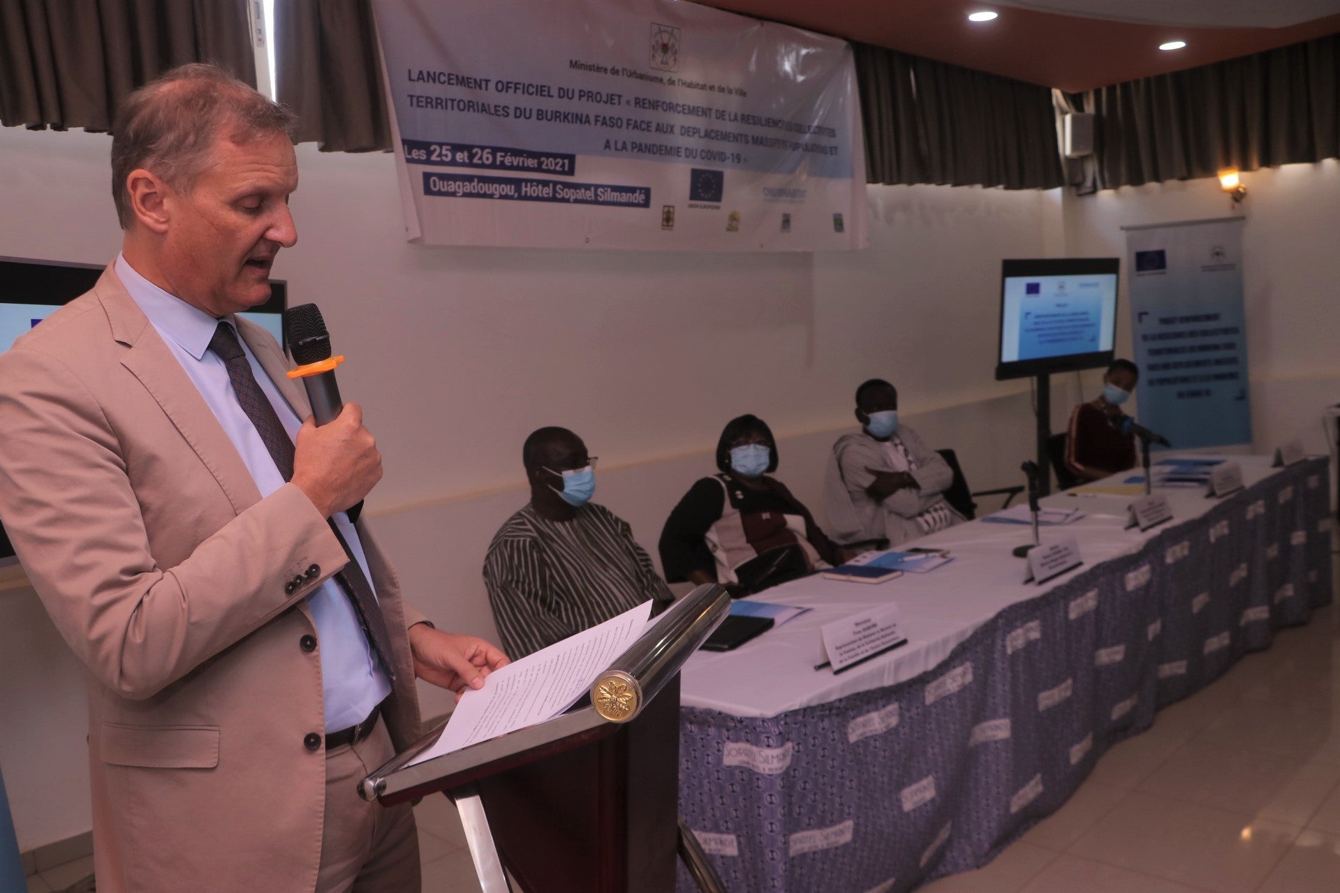 EU Ambassador to Burkina Faso, Wolfram Vetter, opens the launch of the Increasing resilience of communities impacted by internal displacement and COVID-19 project funded by the EU andbeing implemented by UN