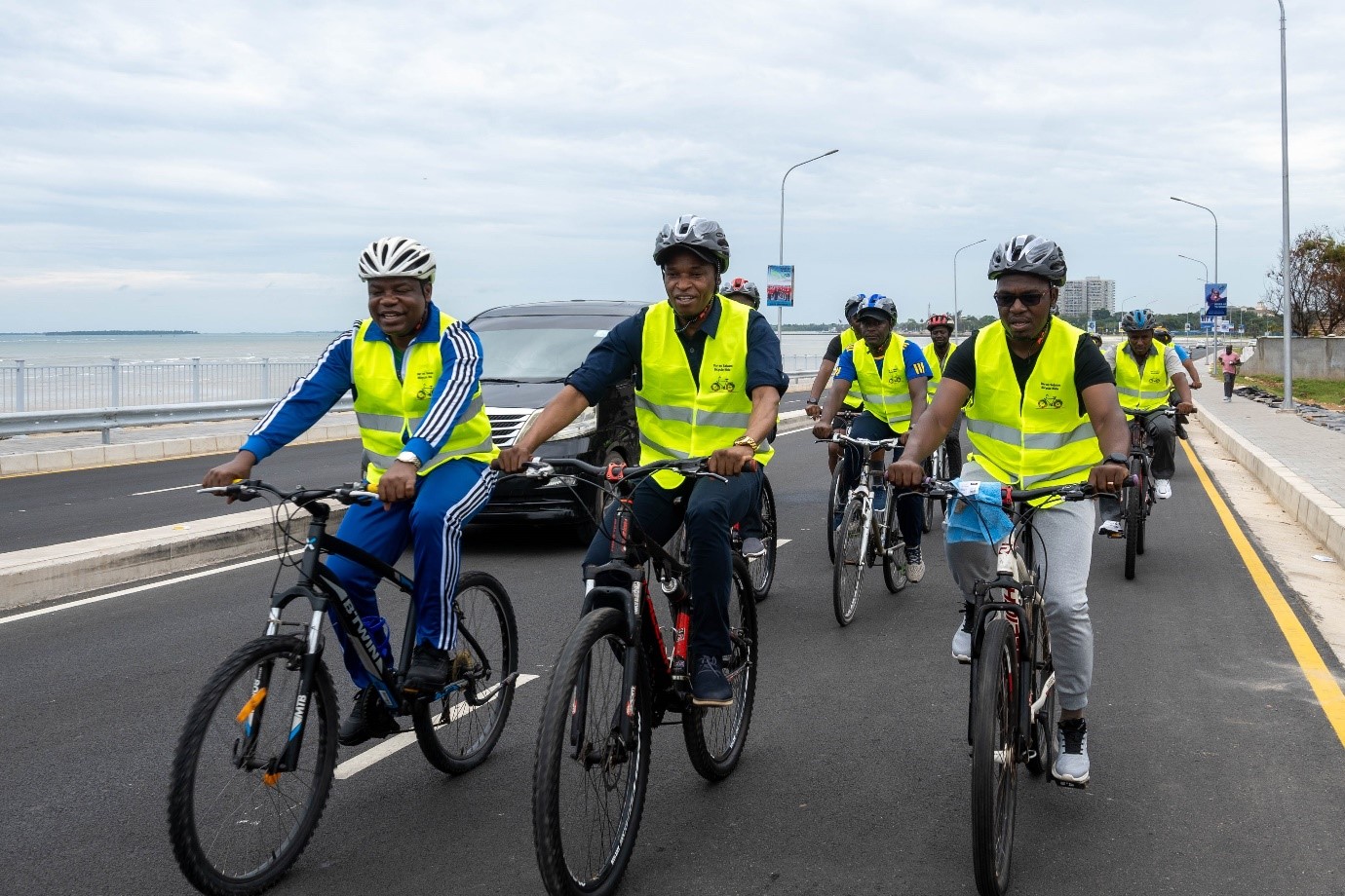  Dr. Edwin Mhede cycles along a bridge in Dar es Salaam with fellow transport officials    Photo: Simon Onyango Odhiambo