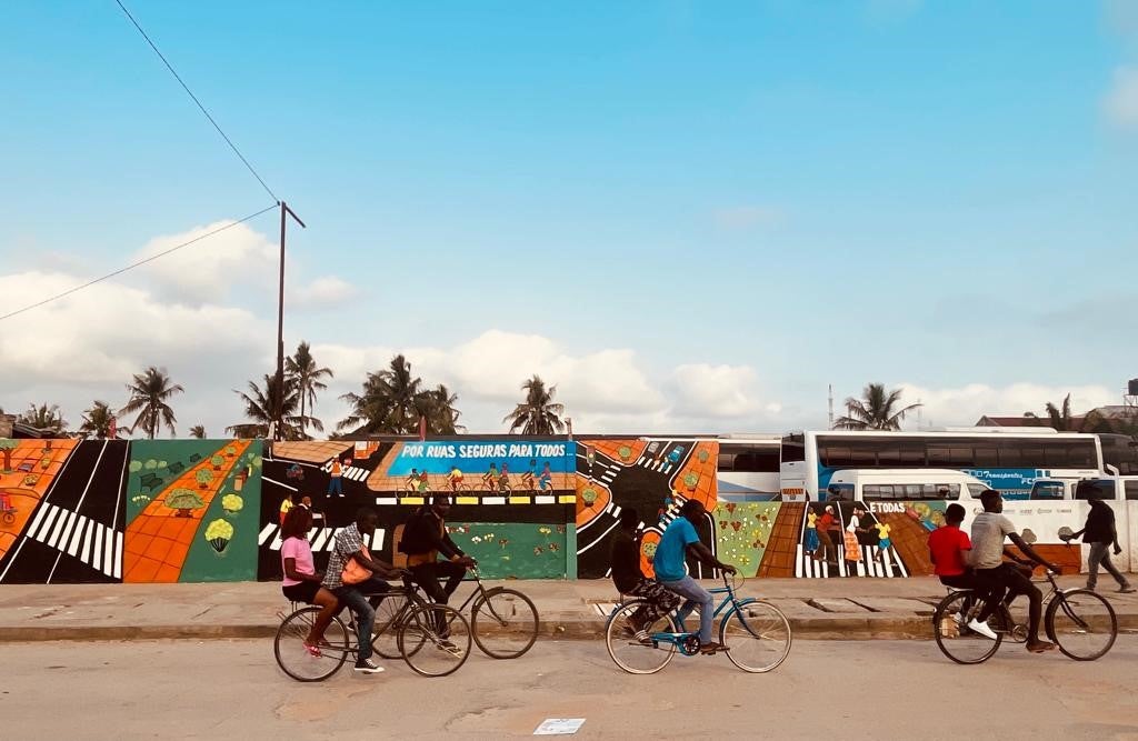 Mural painting with key messages on road safety painted on Eduardo Mondlane Avenue, Quelimane as part of the Reclaiming Streets Activities. Source: UN-Habitat