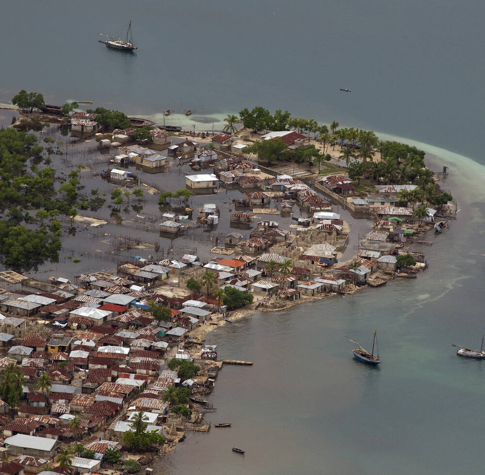 A coastal town is flooded. Hurricane Sandy passed to the west of Haiti, 25 October 2012 Photo UN/MINUSTAH/Logan Abassi 