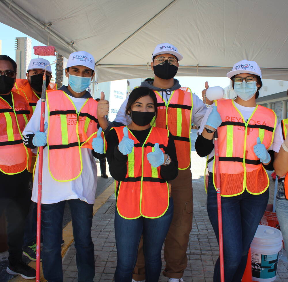 Young volunteers who participated in the tactical urban planning interventions in Reynosa.