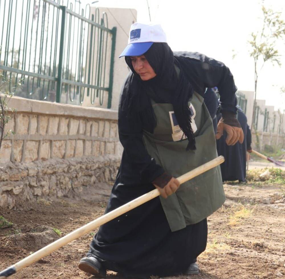 Mosul - Al Yarmouk Park - Ms Nafla the gardener 1