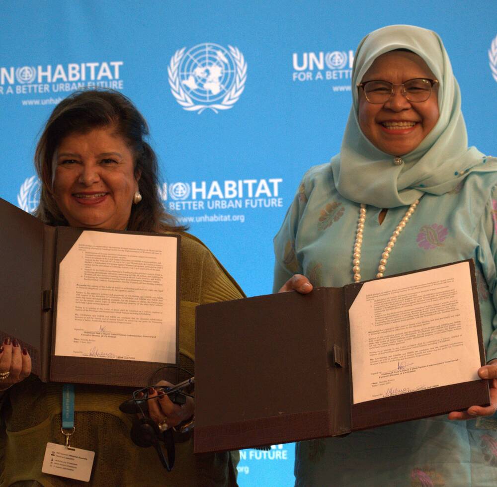 Executive Director, UN-Habitat, Maimunah Mohd Sharif, and Luiza Helena Trajano, Chairperson of the Magazine Luíza, signing the Letter of Intent, June 3, 2023, Nairobi, Kenya.