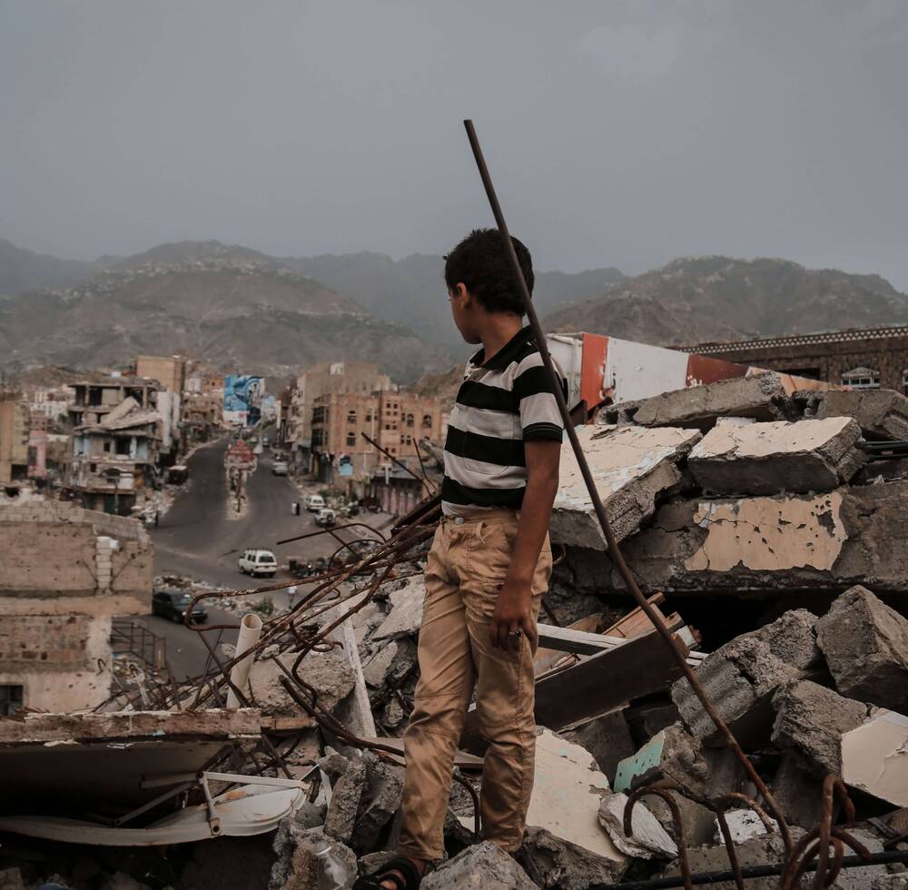 A Yemeni child witnesses the destruction of homes in the city of Taiz due to the war, 22 August 2016, Taiz, Yemen. [Shutterstock]