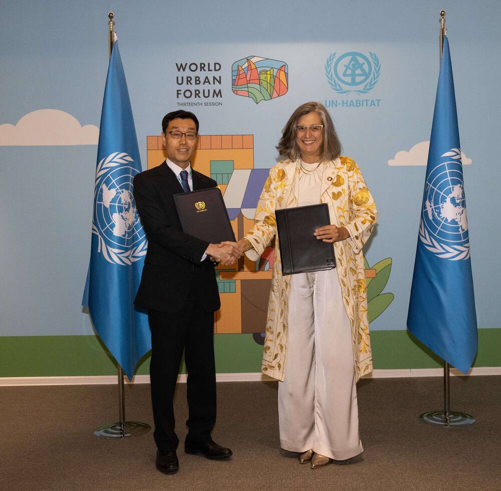 Norio Saito, Senior Director, Water and Urban Development Sector Office, ADB and Anacláudia Rossbach, Executive Director of UN-Habitat