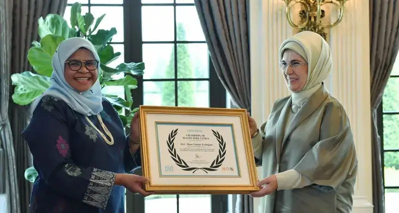 Turkey’s First Lady honoured as a Champion of UN-Habitat’s Waste Wise Cities programme