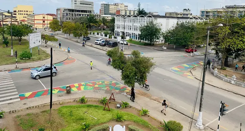 Tactical urbanism intervention at the road crossing between Heróis da Liberdade and Josina Machel Avenues, Quelimane. Source: UN-Habitat