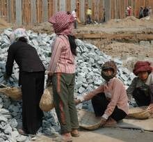 11.c Women at Land Share Site